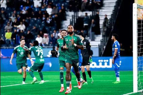 إيفان توني يزلزل المملكة أرينا.. أهلي جدة ينهي عقدة الهلال في كلاسيكو السعودية (فيديو)